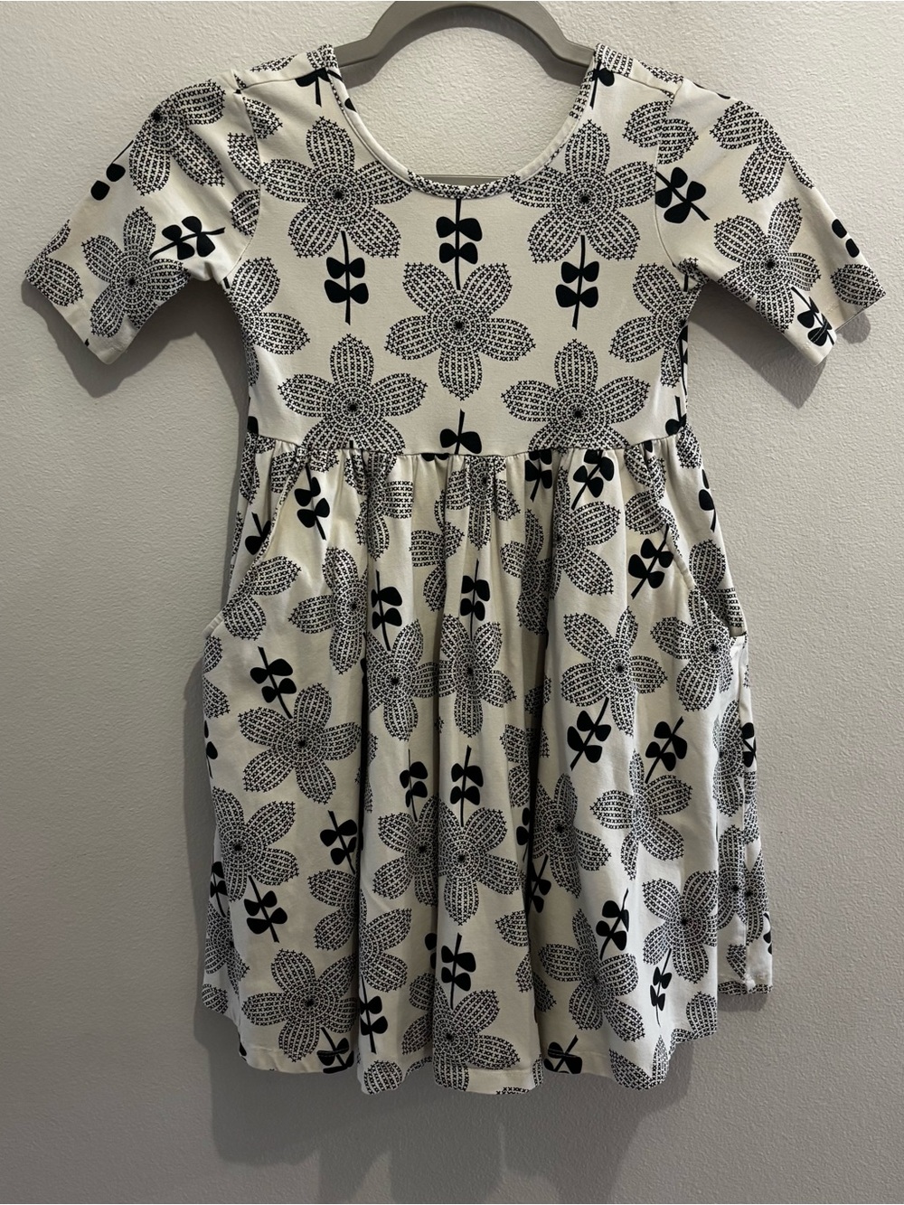 Hanna Andersson Black Floral Pocket Dress